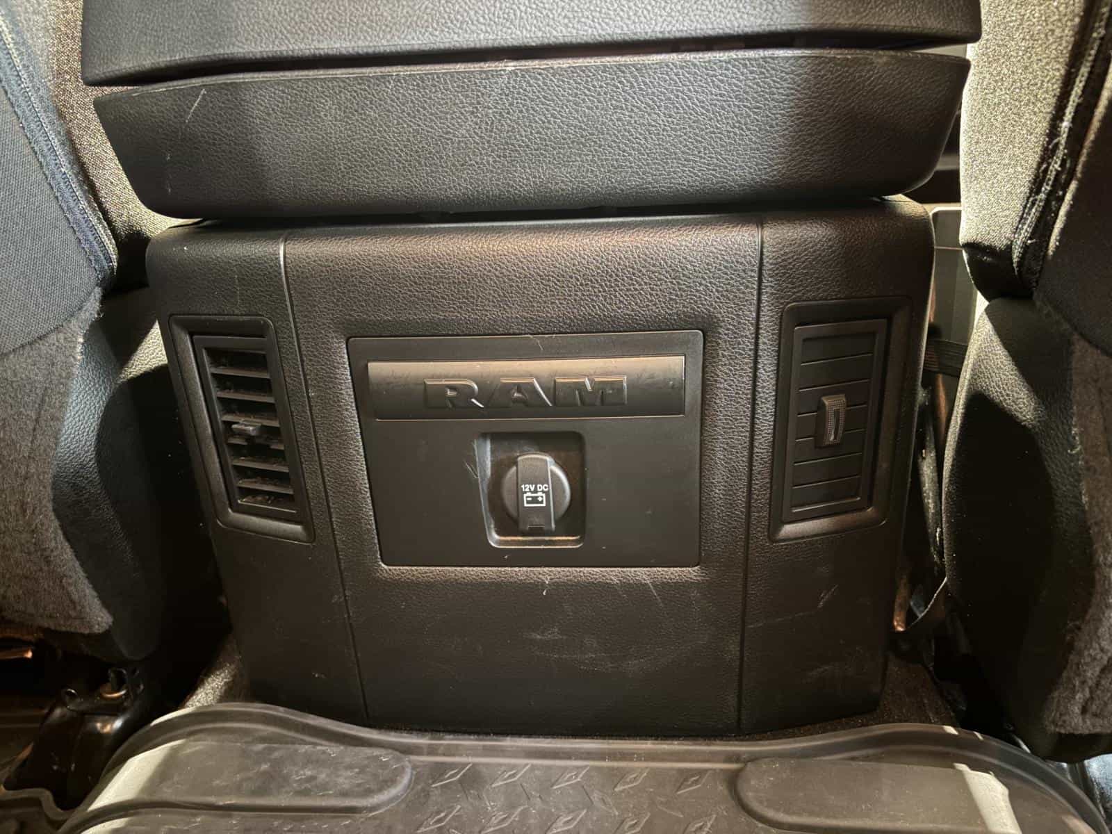 2022 RAM 1500 CLASSIC SLT Warlock - Image 11