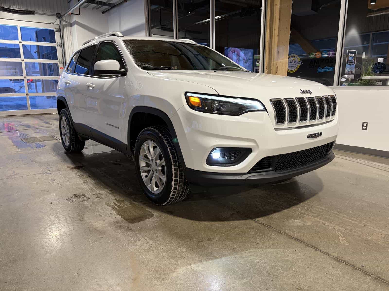 2019 Jeep Cherokee North - Image 2