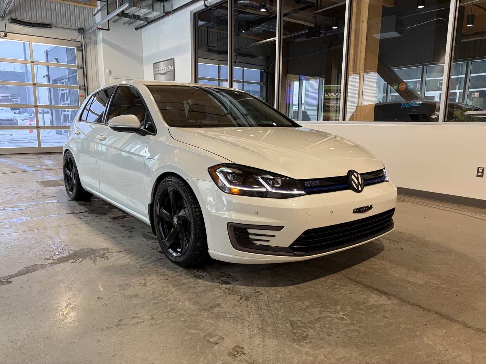 2020 Volkswagen E-Golf Comfortline - Image 2