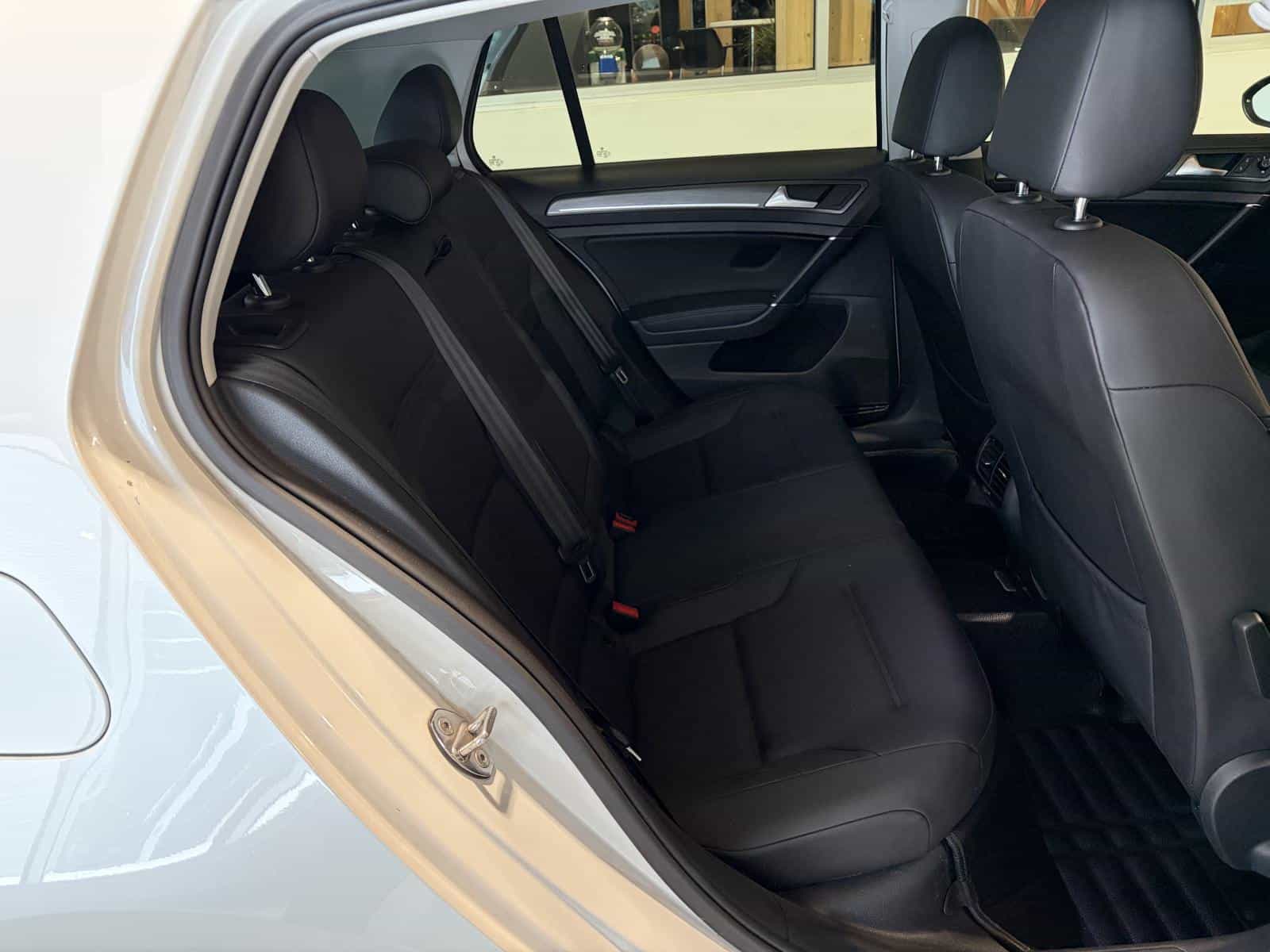 2020 Volkswagen E-Golf Comfortline - Image 9