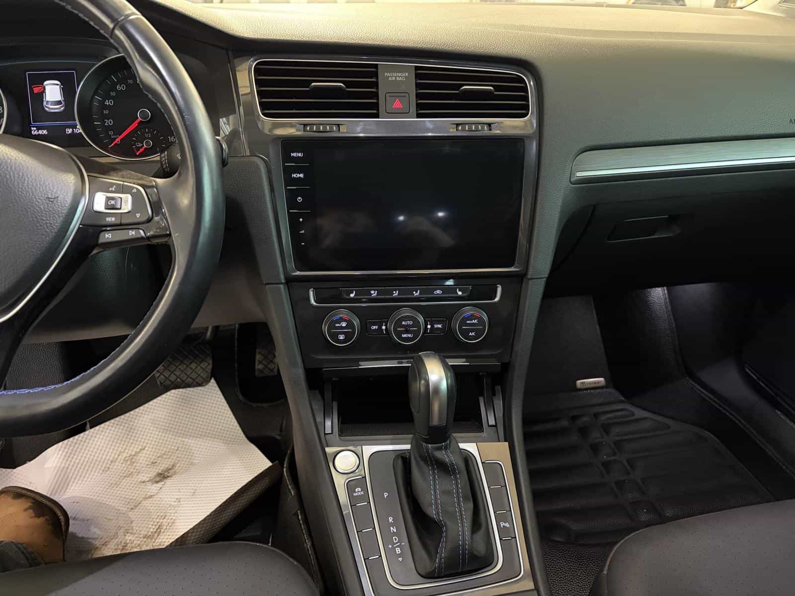 2020 Volkswagen E-Golf Comfortline - Image 17