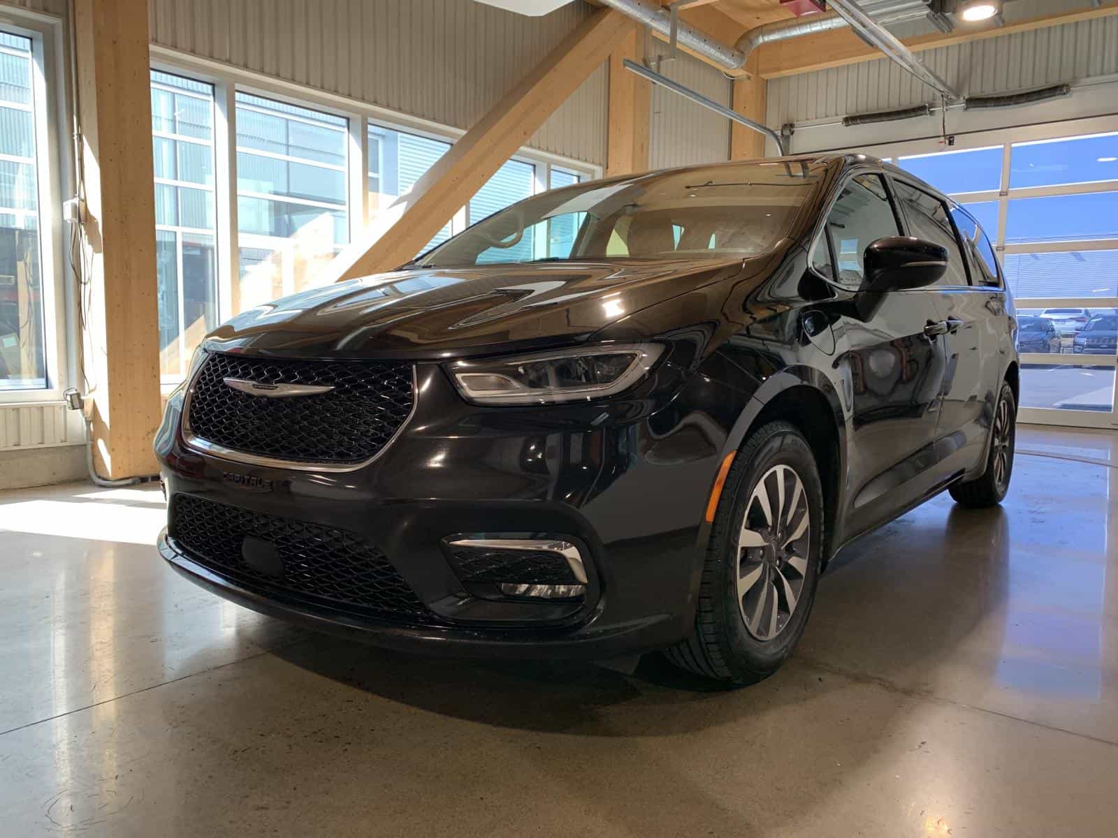 2023 Chrysler Pacifica Hybrid Touring L - Image 1