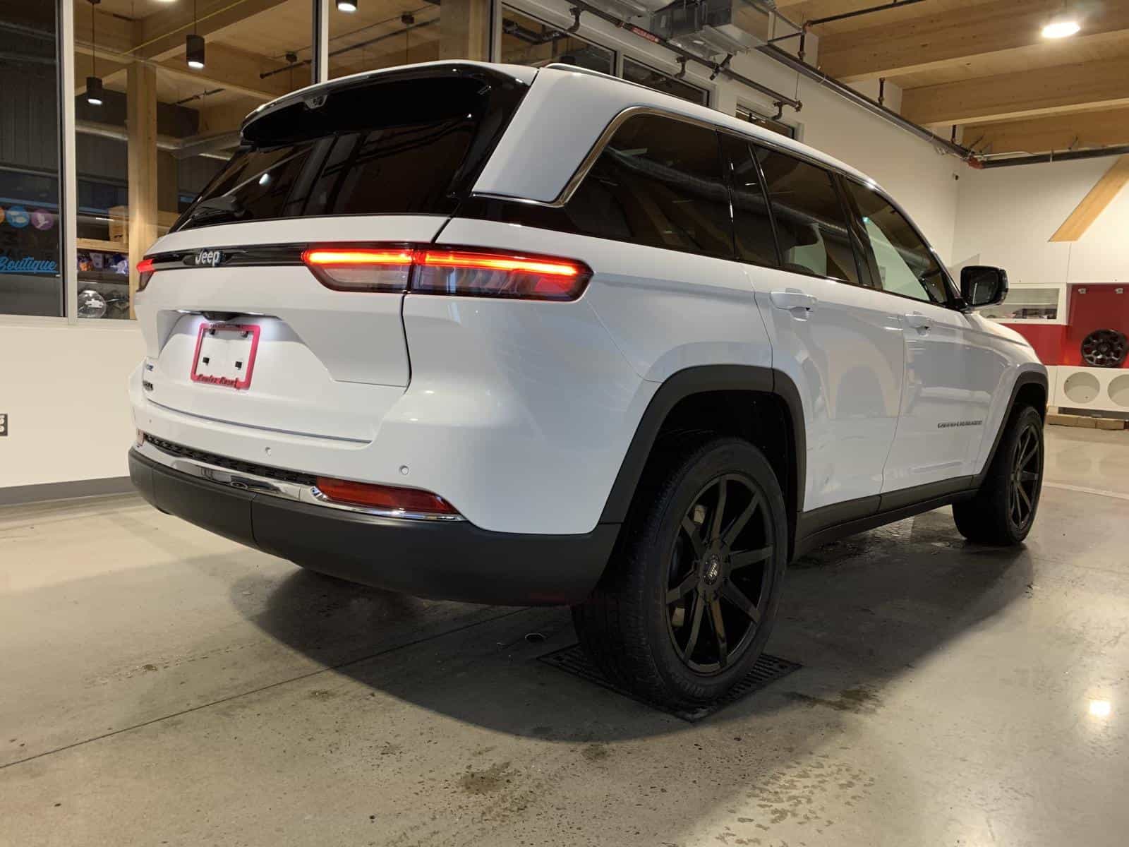 2022 Jeep Grand Cherokee 4xe Limited - Image 5