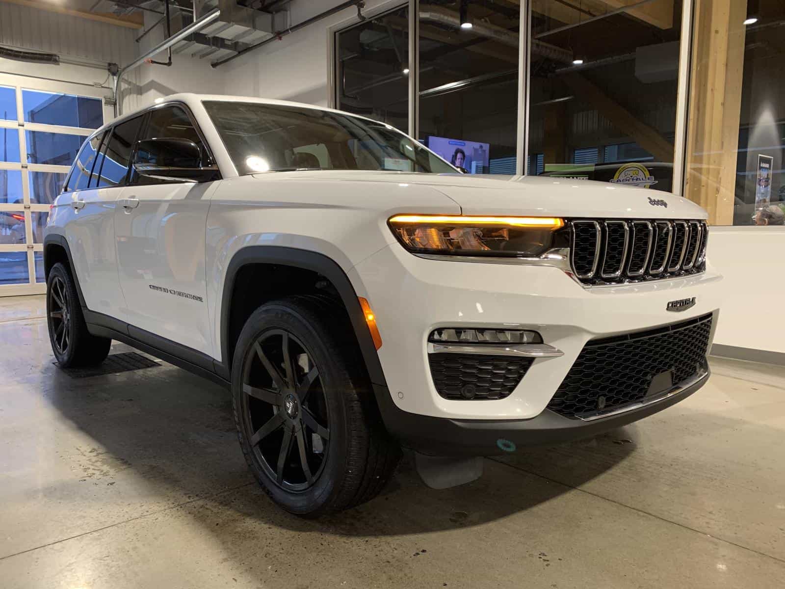2022 Jeep Grand Cherokee Limited 4X Limited - Image 6