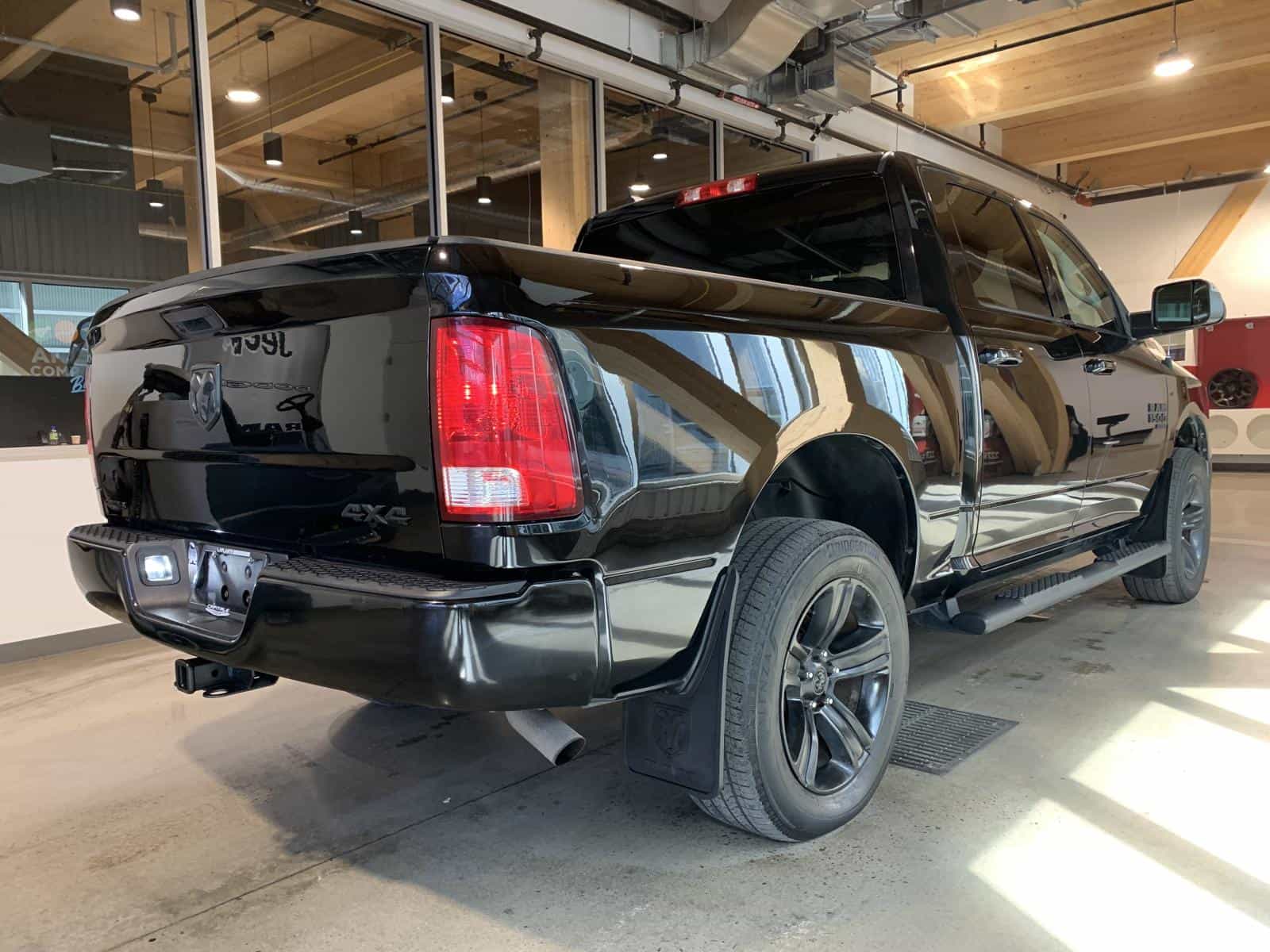 2021 RAM 1500 Classic Express - Image 3