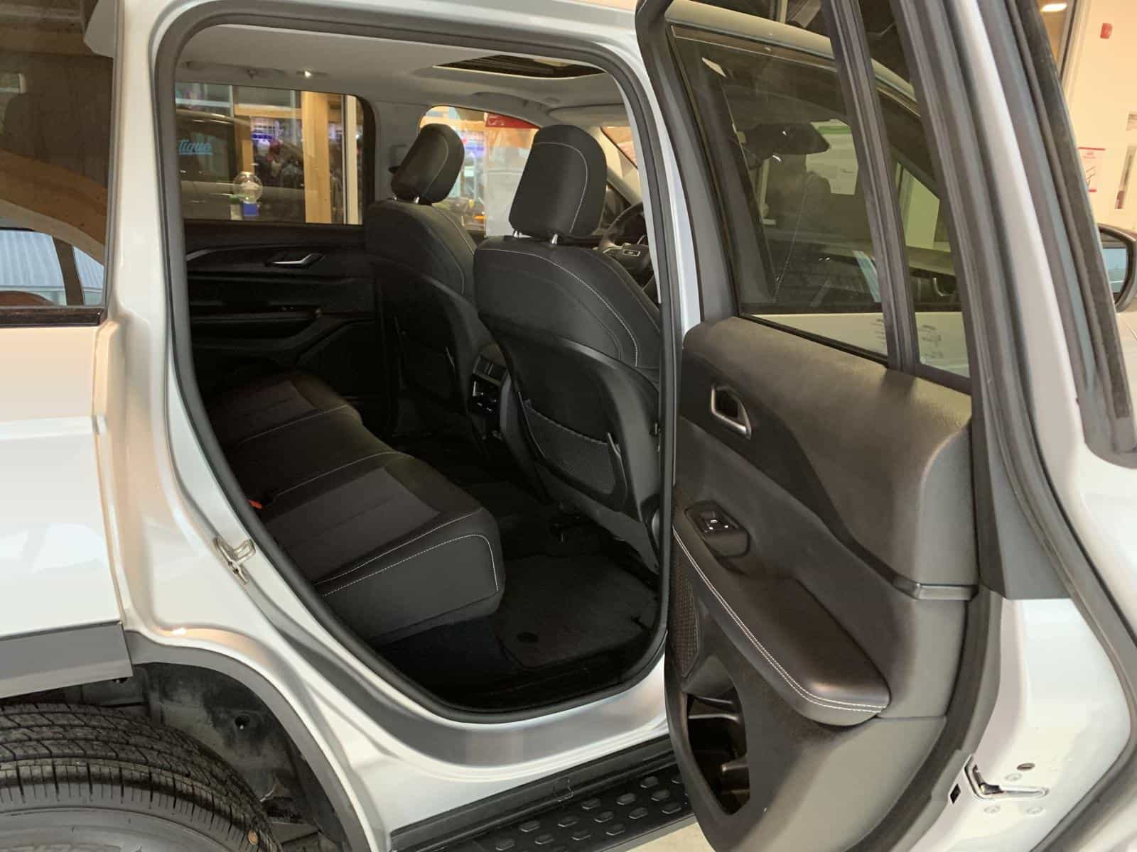 2023 Jeep Grand Cherokee Laredo - Image 9