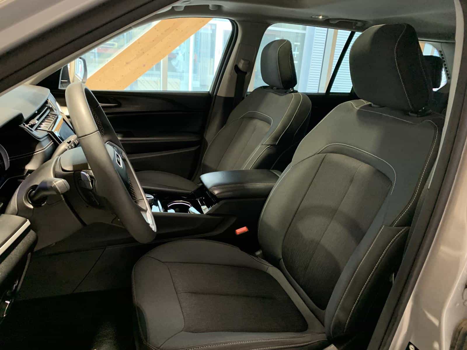 2023 Jeep Grand Cherokee Laredo - Image 11