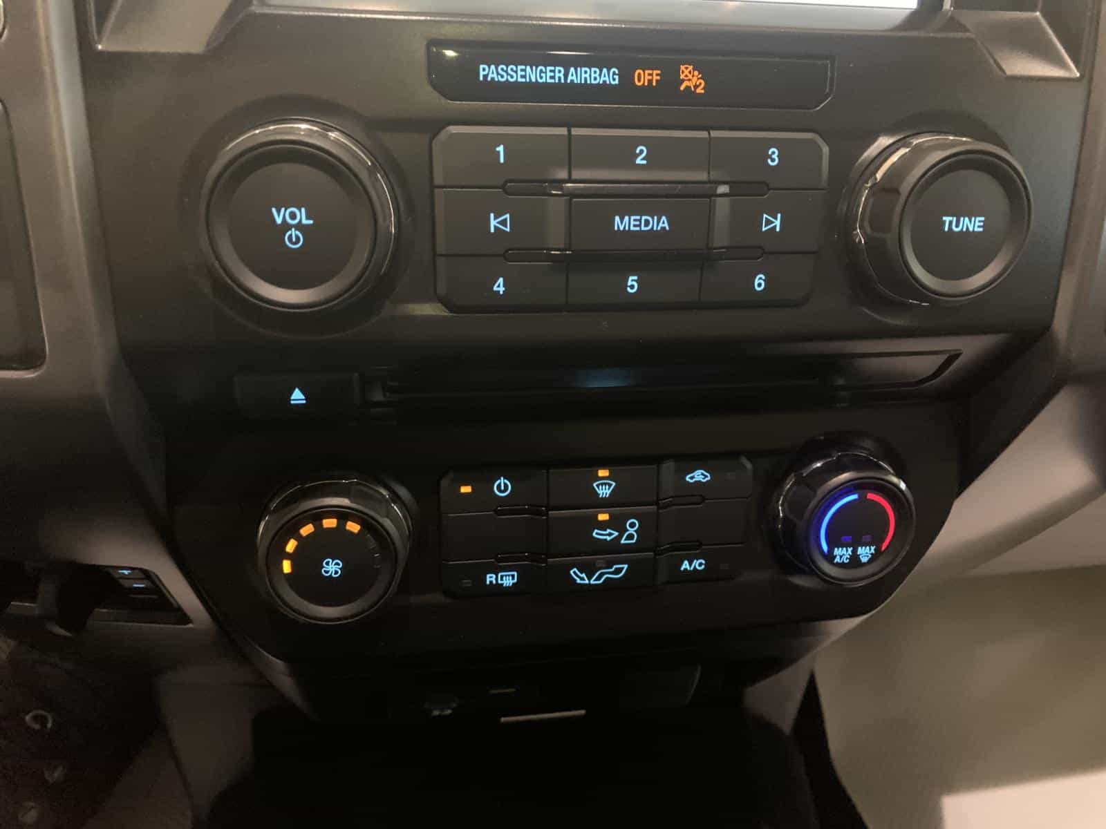 2015 Ford Super F-150 XLT - Image 16