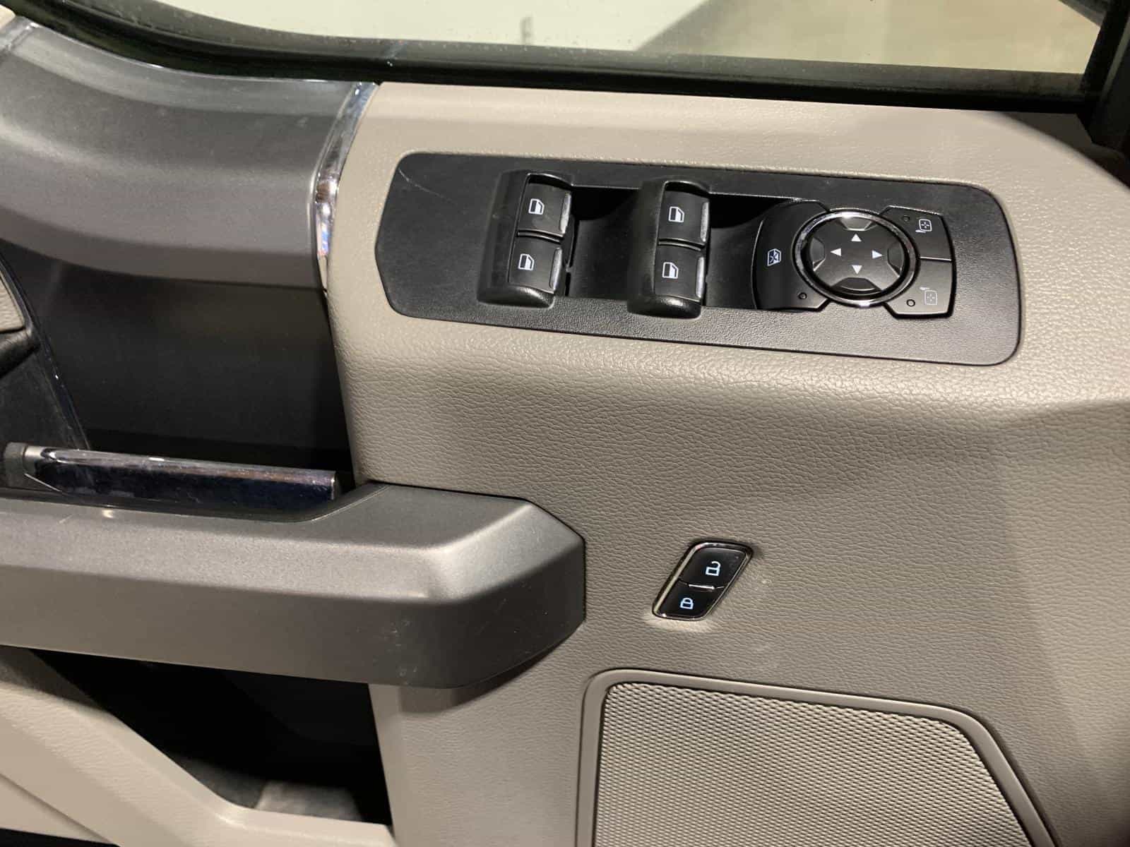 2015 Ford Super F-150 XLT - Image 23