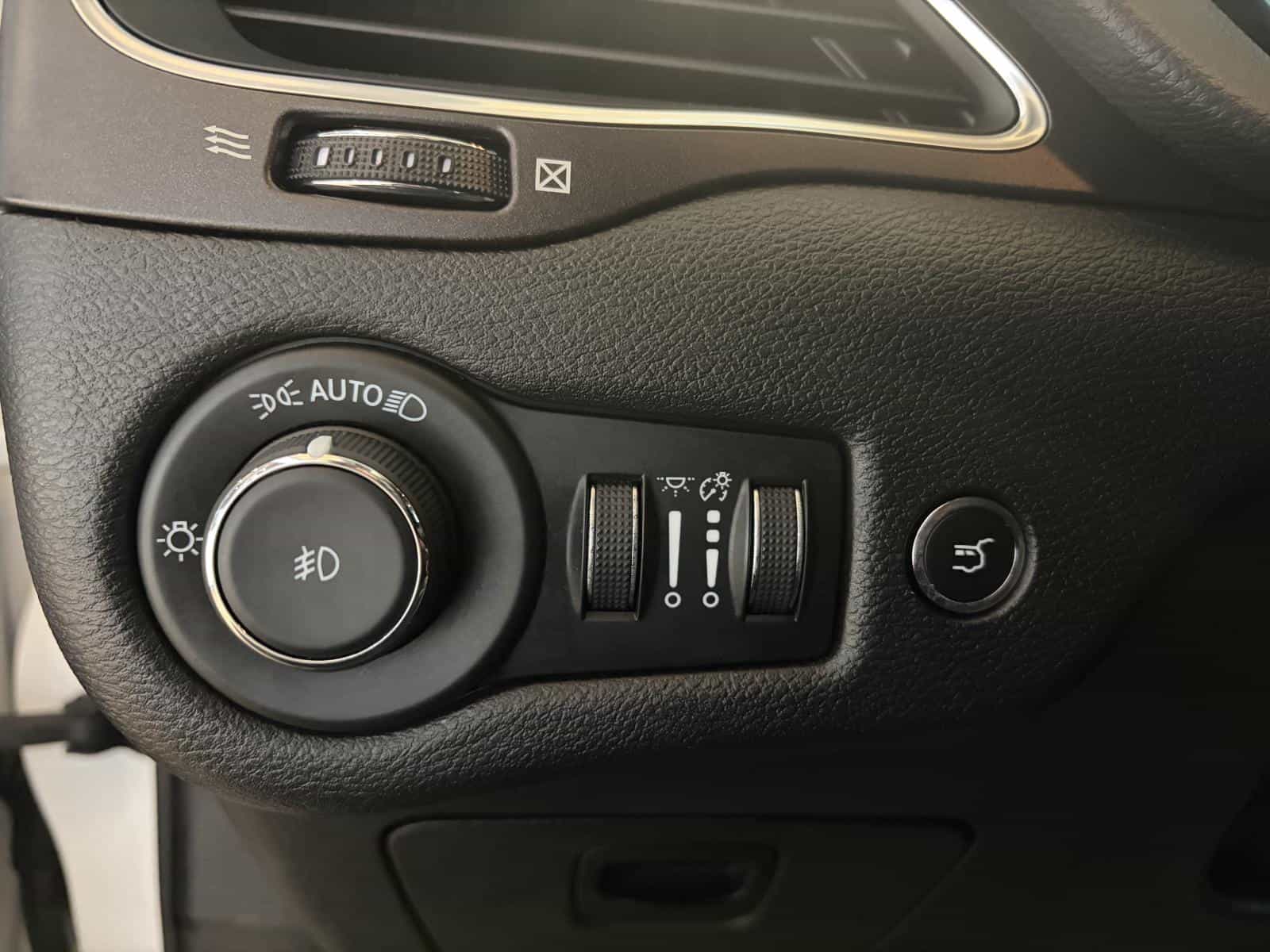 2022 Jeep CHEROKEE TRAILHAWK Trailhawk - Image 12