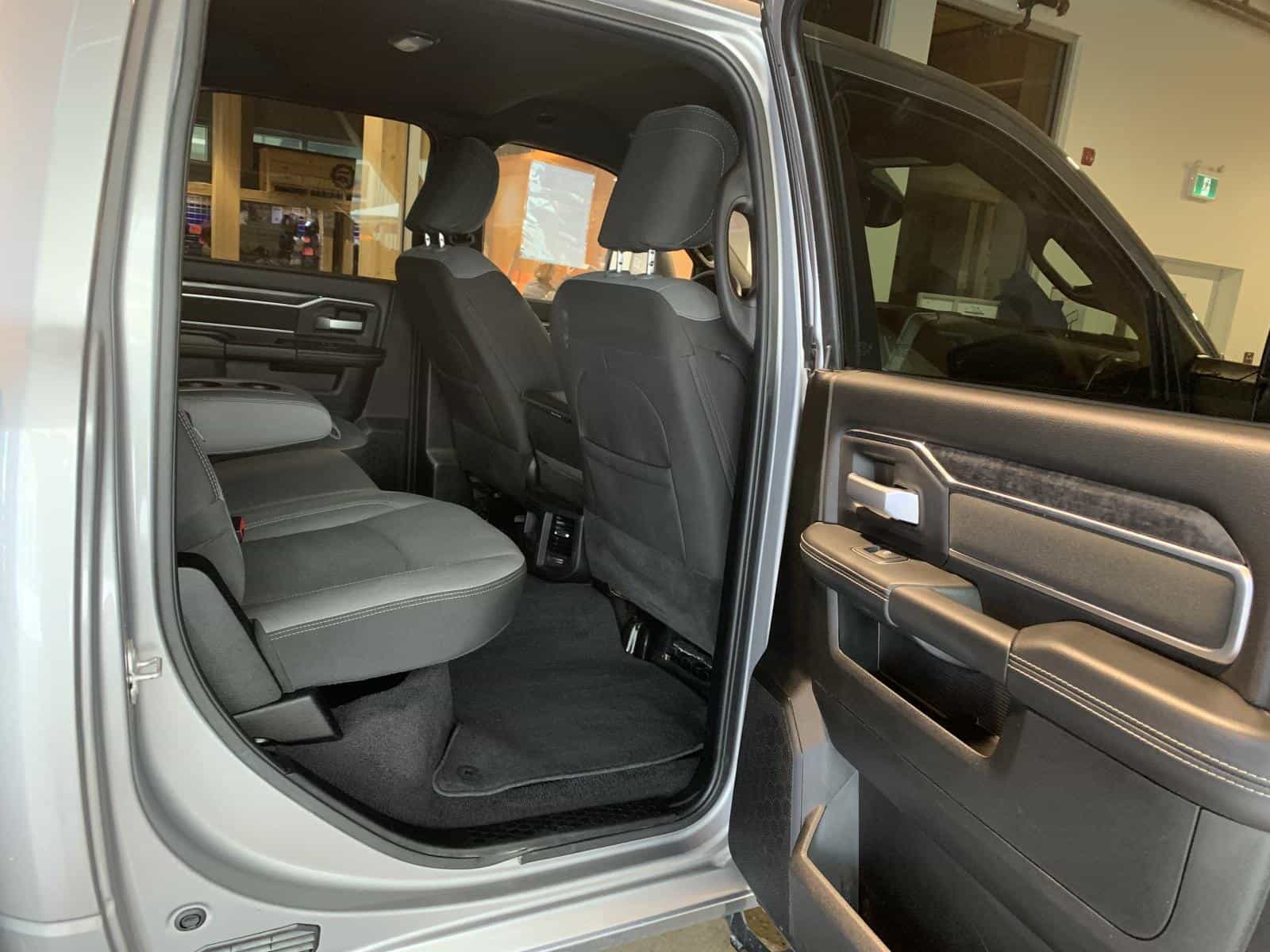 2024 RAM 3500 Big Horn - Image 10