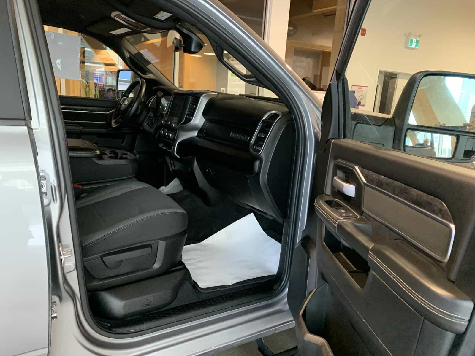 2024 RAM 3500 Big Horn - Image 9