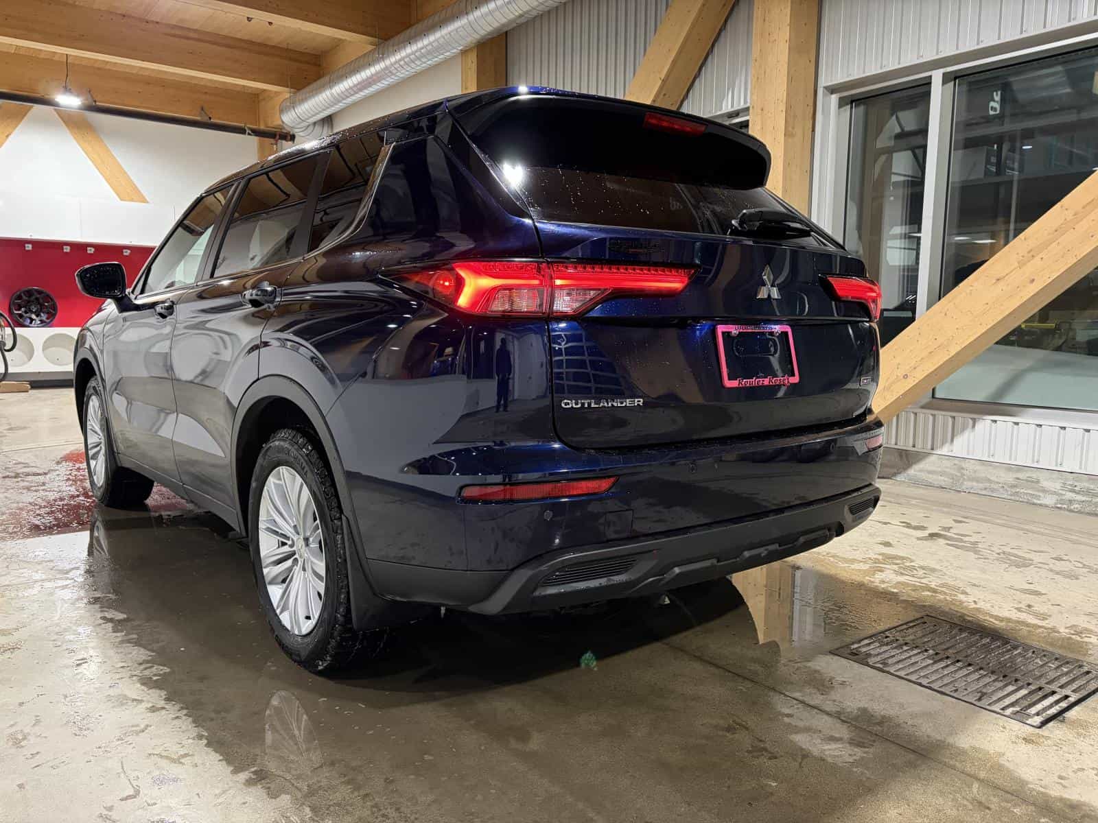 2024 Mitsubishi Outlander ES - Image 4