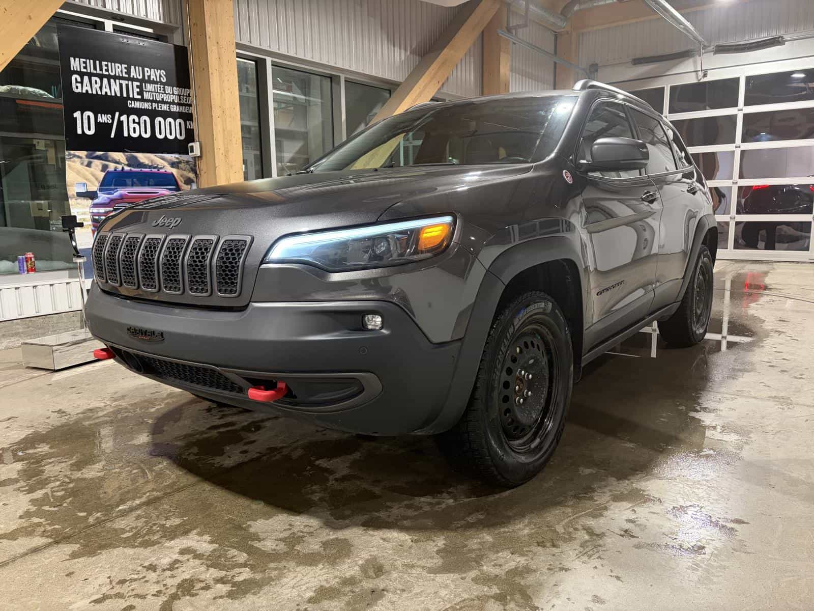 2019 Jeep Cherokee Trailhawk - Image 3
