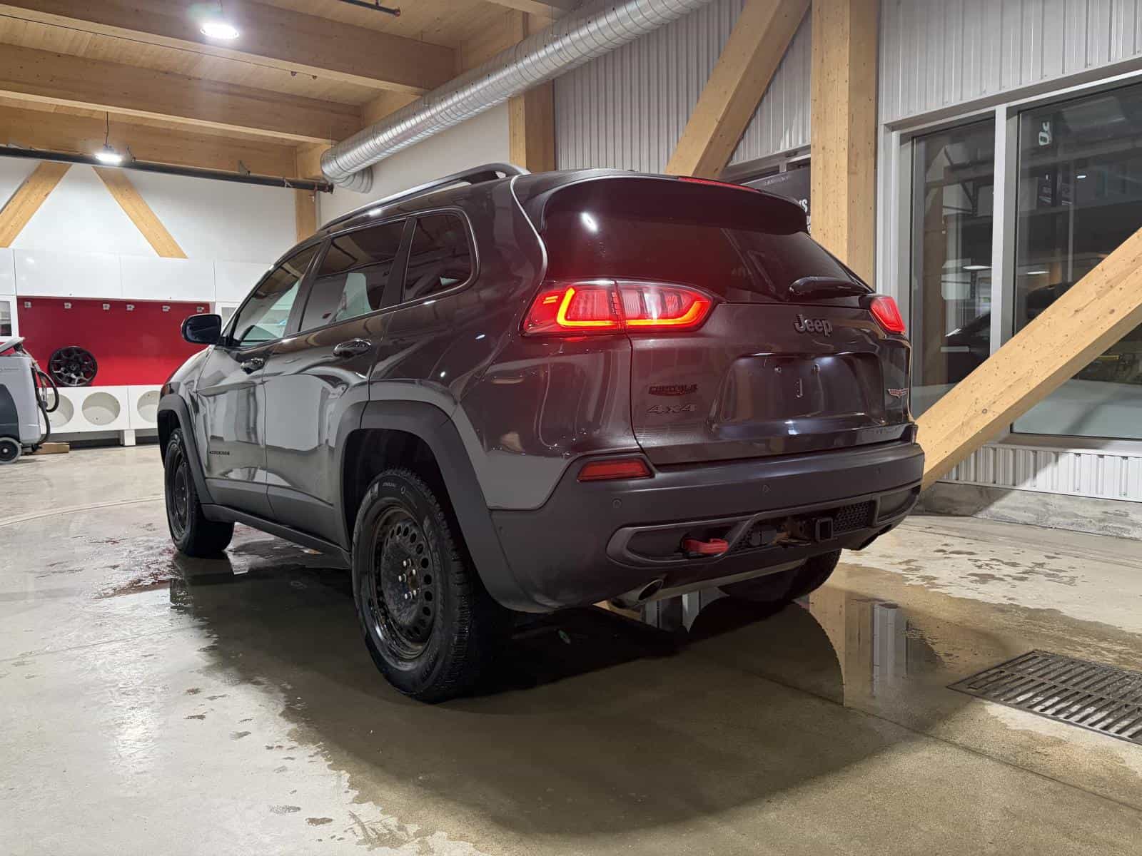 2019 Jeep Cherokee Trailhawk - Image 6