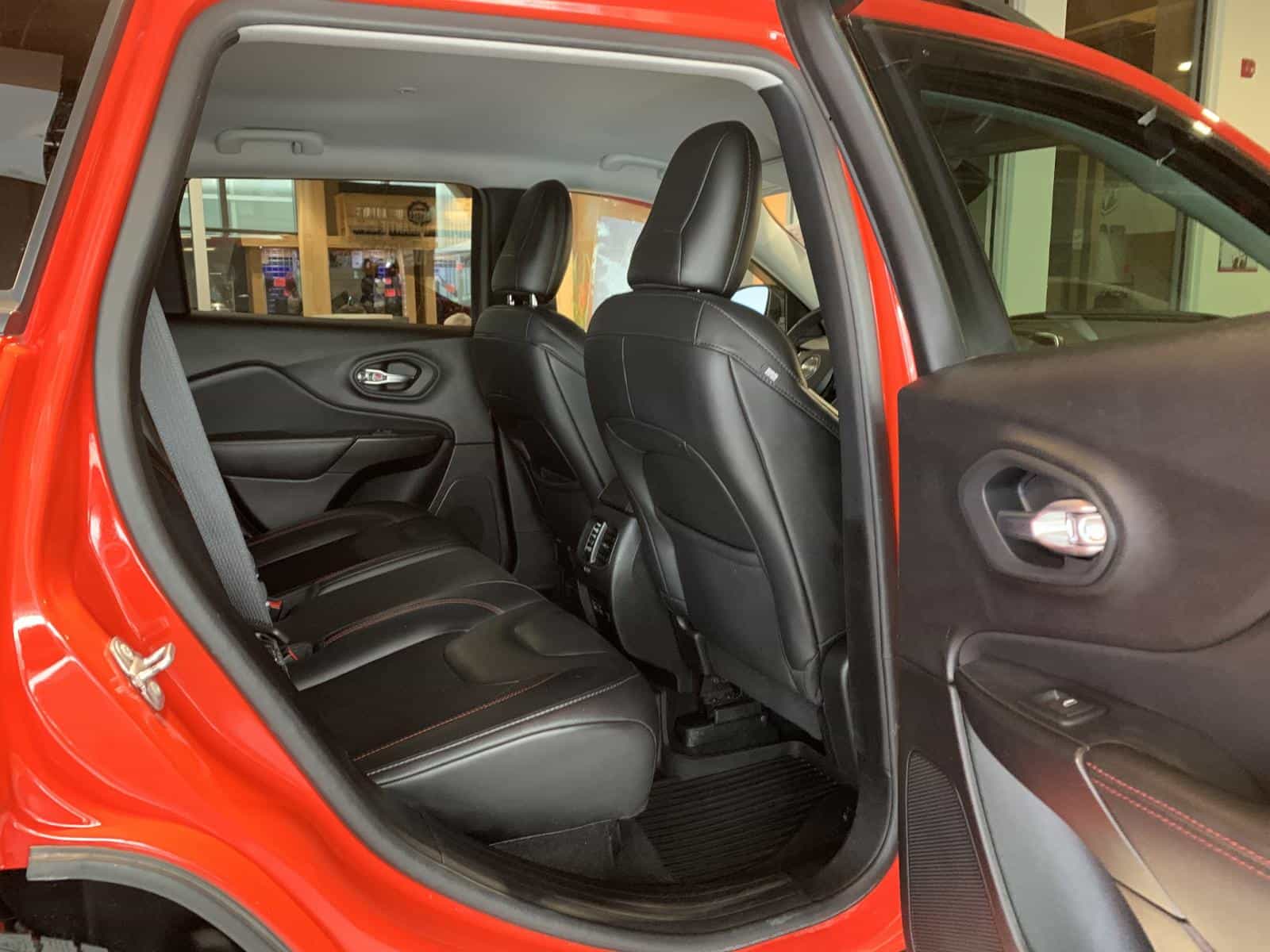 2021 Jeep Cherokee Trailhawk - Image 11