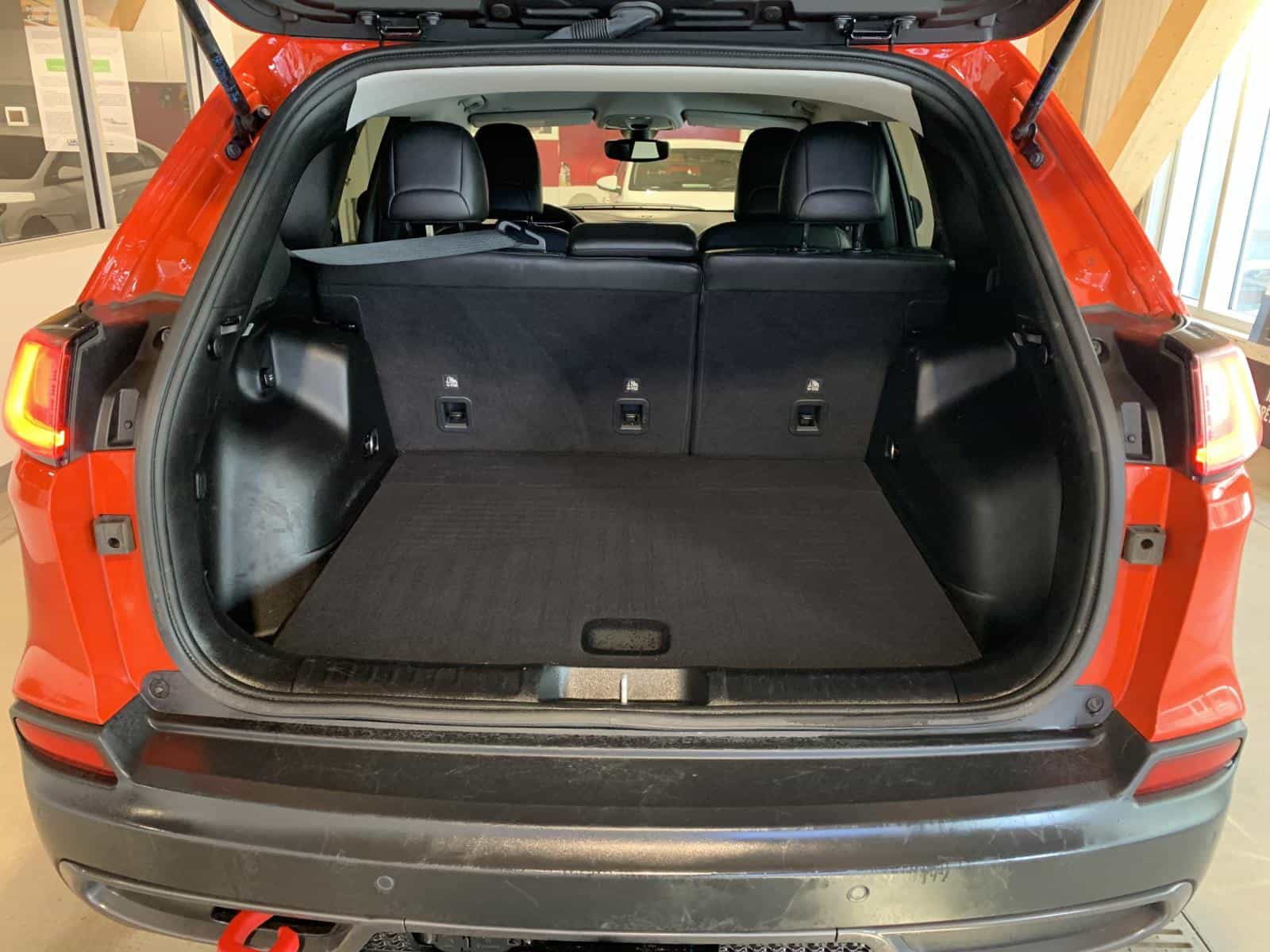 2021 Jeep Cherokee Trailhawk - Image 12