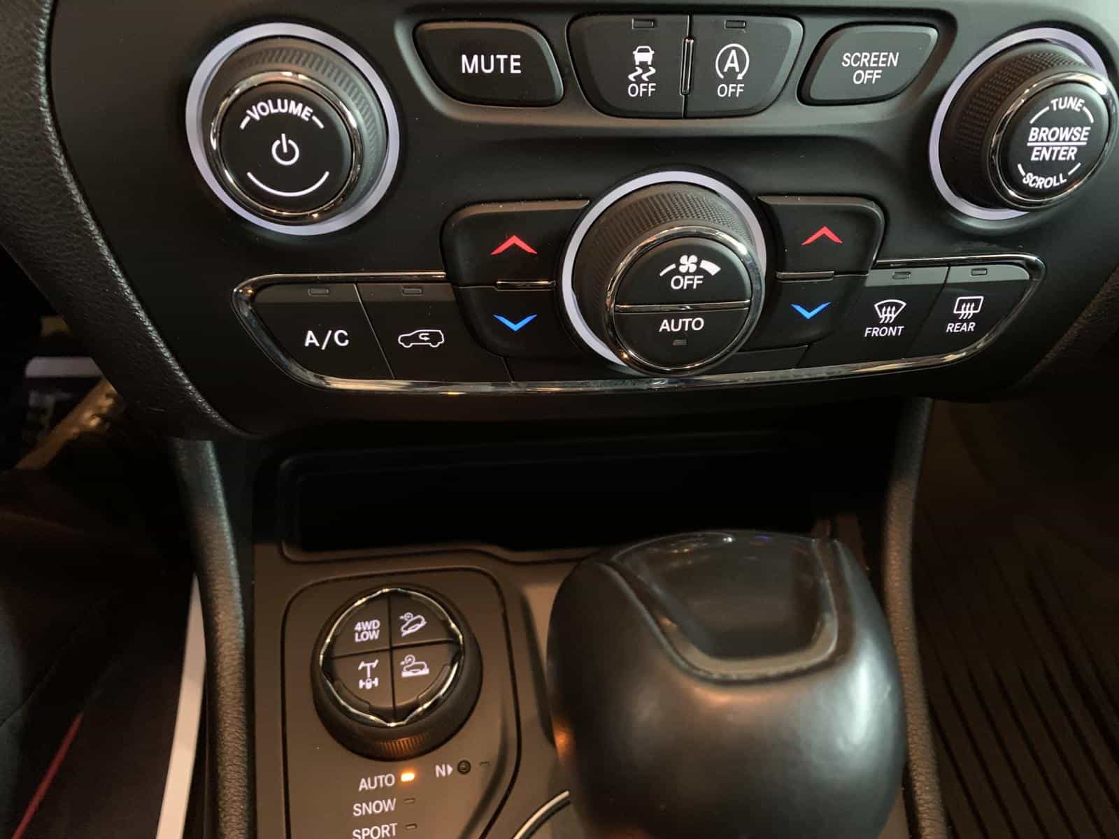 2021 Jeep Cherokee Trailhawk - Image 21