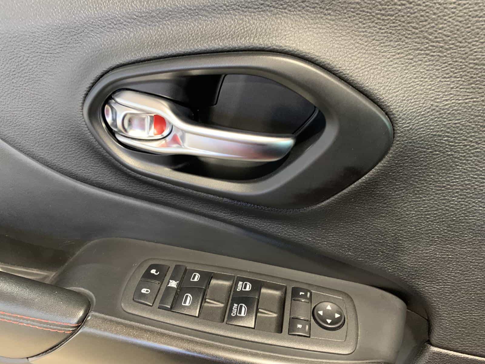 2021 Jeep Cherokee Trailhawk - Image 28