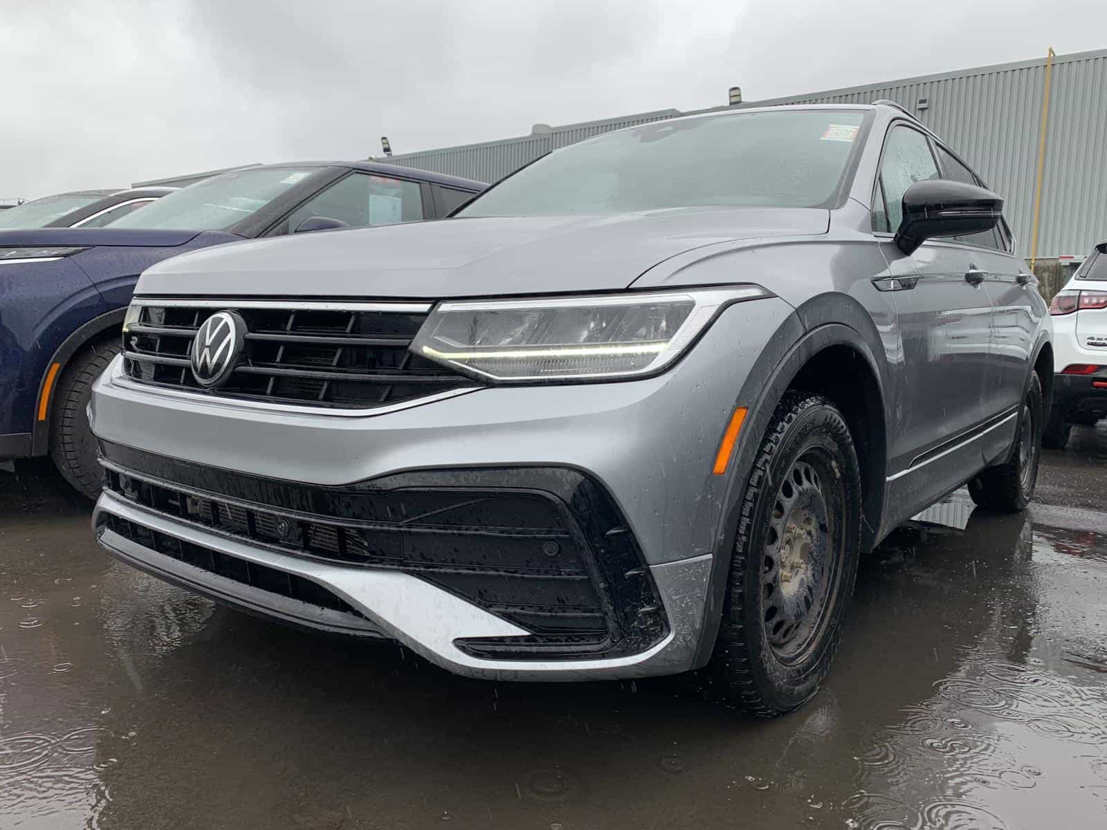 2022 Volkswagen Tiguan Comfortline R-L Blk - Image 1
